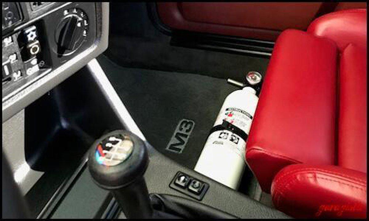 E30 Fire Extinguisher Mount Bracket-Steel parts-Aluminum-Garagistic